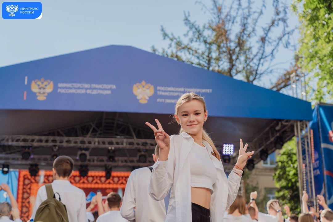 Глава Минтранса Андрей Никитин поздравил студентов с праздником