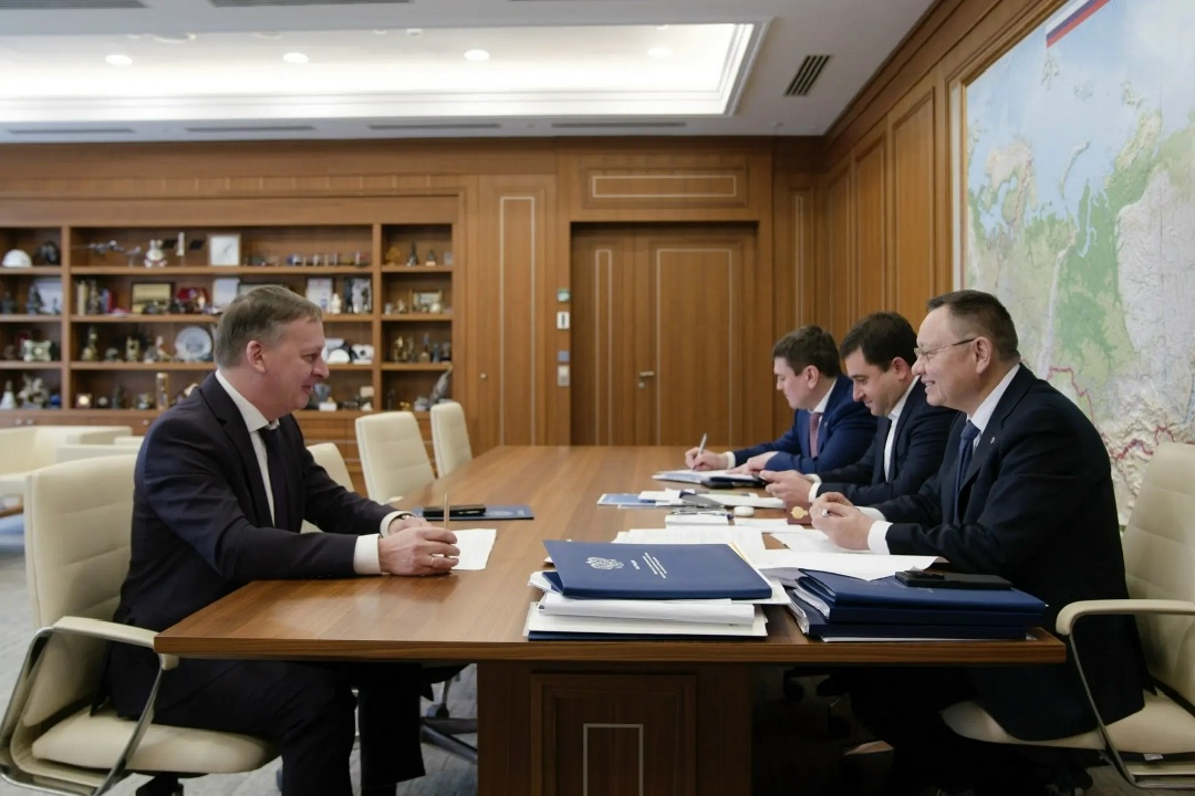 Министр строительства и ЖКХ РФ Ирек Файзуллин провел рабочую встречу с руководителем Федерального агентства водных ресурсов Дмитрием Кирилловым