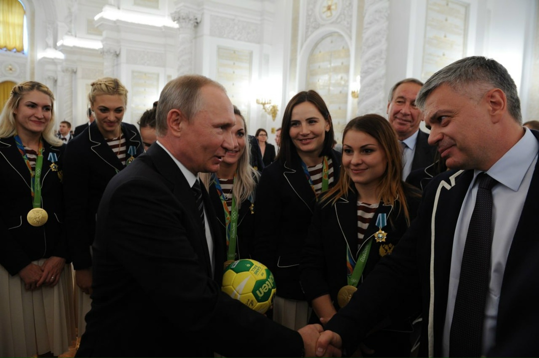 Было дело 10 лет назад В январе соцсети захватил тренд под названием «2026 — это новый 2016». Его суть — показать себя десять лет назад