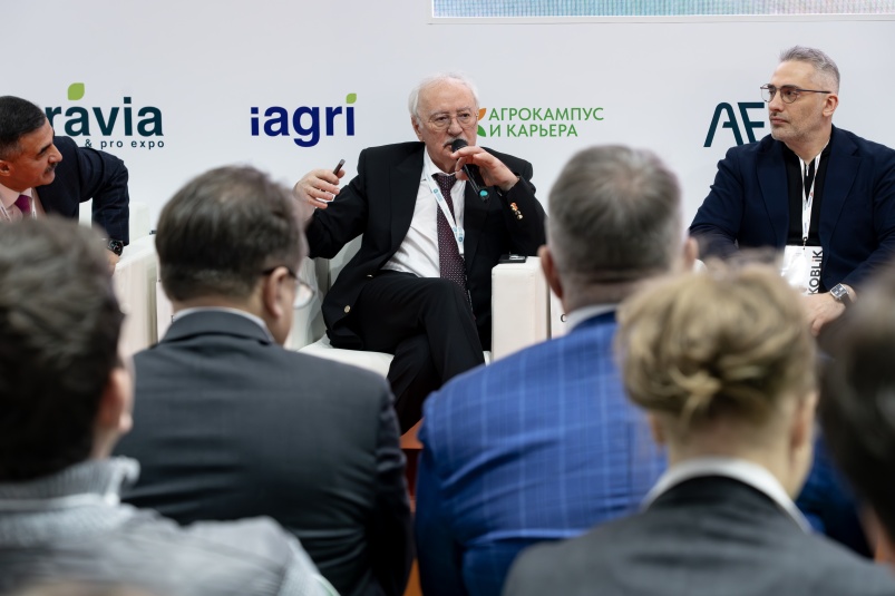 Гендиректор «Щелково Агрохим» заявил о кадровом кризисе в АПК и призвал молодежь идти в селекцию и защиту растений