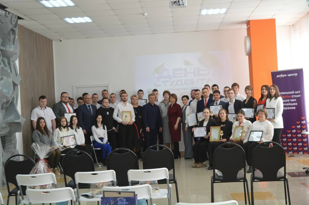 Представители сахарного бизнеса «Русагро» поздравили студентов Чернянского агромеханического колледжа