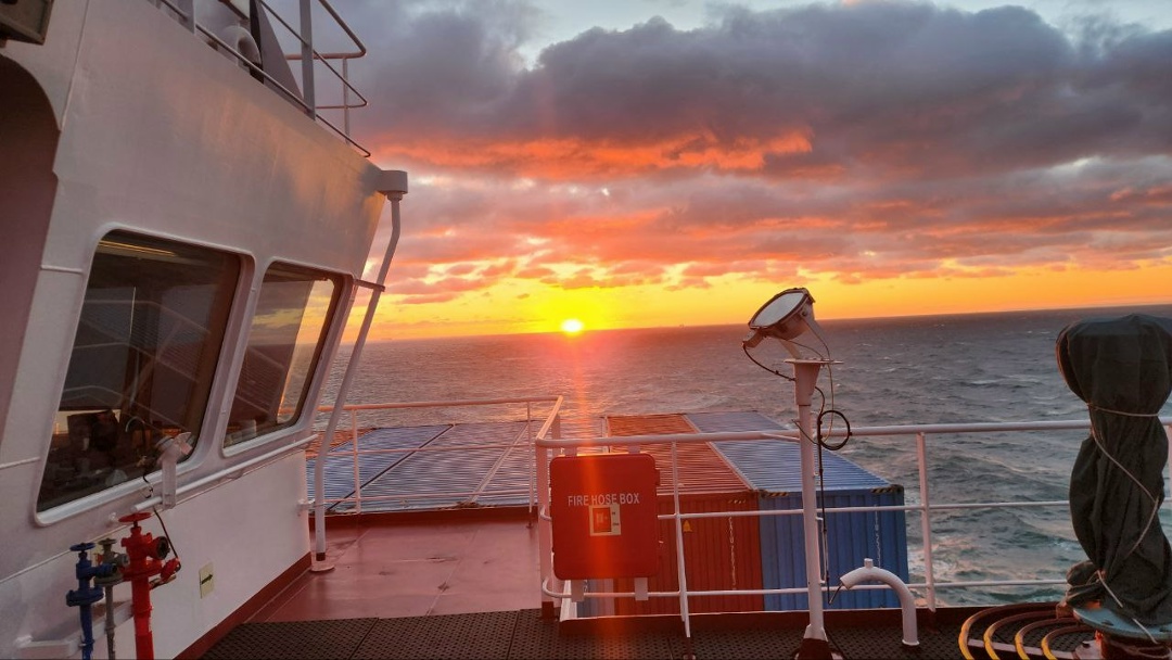 Океан в огне! Посмотрите, какой невероятный закат запечатлел капитан судна FESCO Араик Арутюнян.