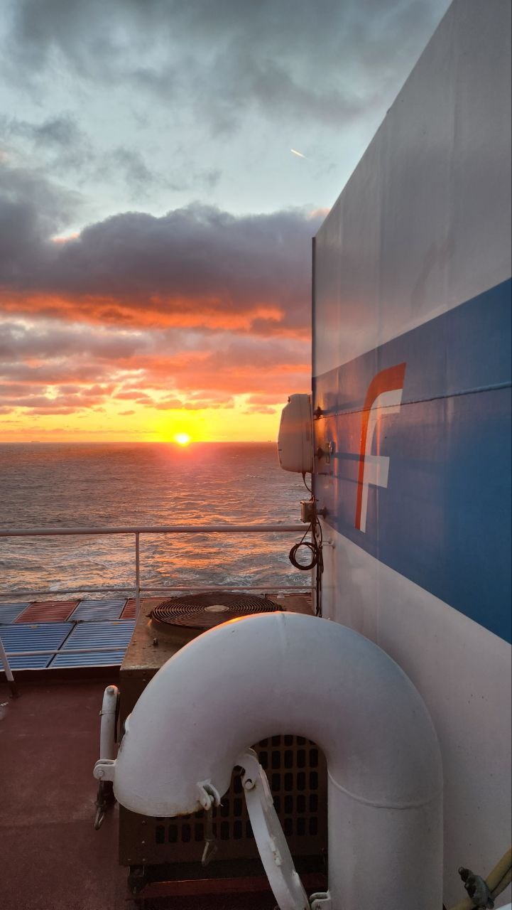 Океан в огне! Посмотрите, какой невероятный закат запечатлел капитан судна FESCO Араик Арутюнян.