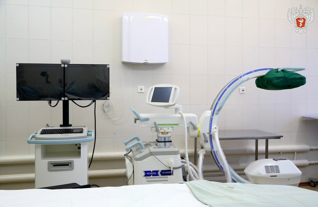 Новгородские врачи провели операцию на сердце 72-летнему пациенту с помощью высокотехнологичного отечественного оборудования