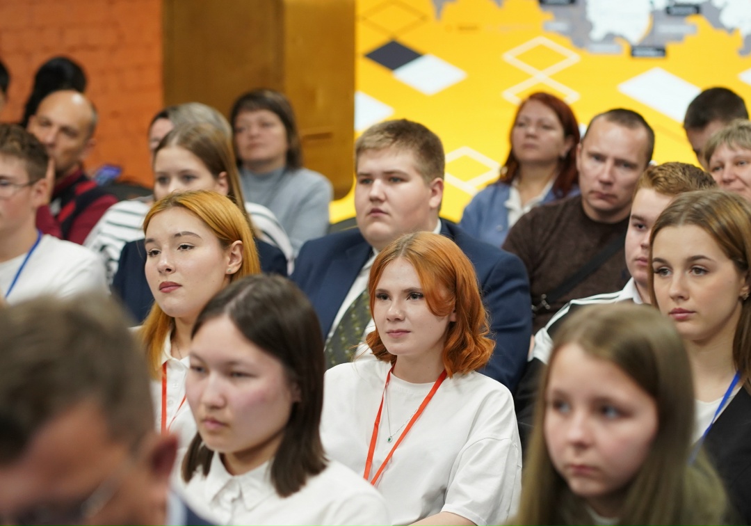 Совсем недавно мы приглашали школьников подавать заявки на обучение в «Полюс–класс», а сегодня все парты уже заняты!