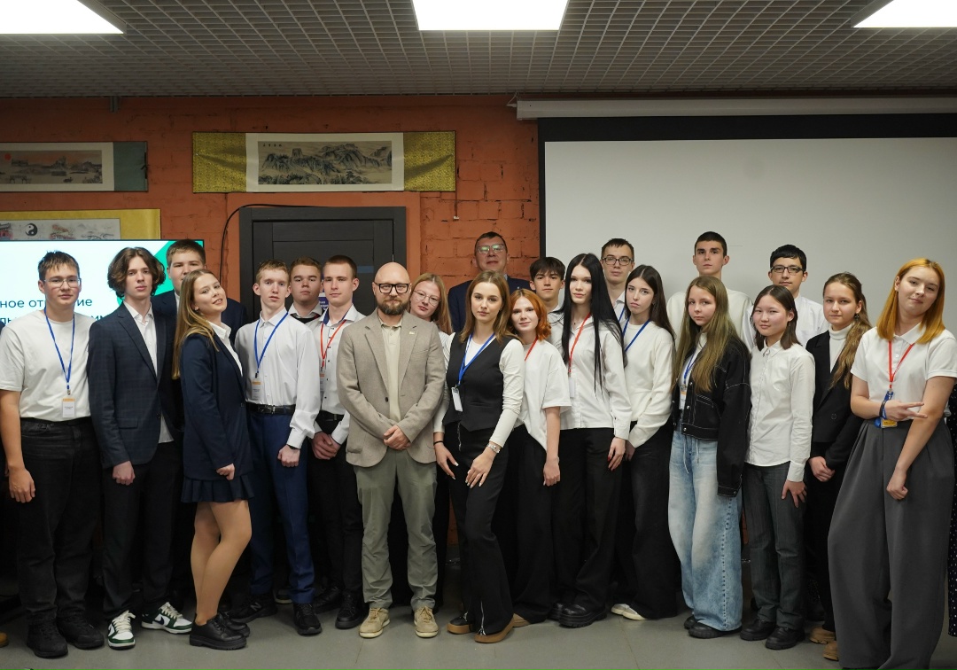 Совсем недавно мы приглашали школьников подавать заявки на обучение в «Полюс–класс», а сегодня все парты уже заняты!