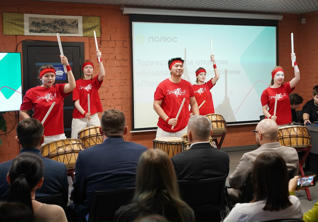 Совсем недавно мы приглашали школьников подавать заявки на обучение в «Полюс–класс», а сегодня все парты уже заняты!