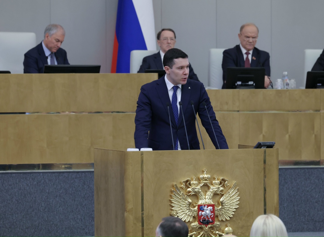 Антон Алиханов принял участие в парламентских слушаниях о развитии легкой промышленности.