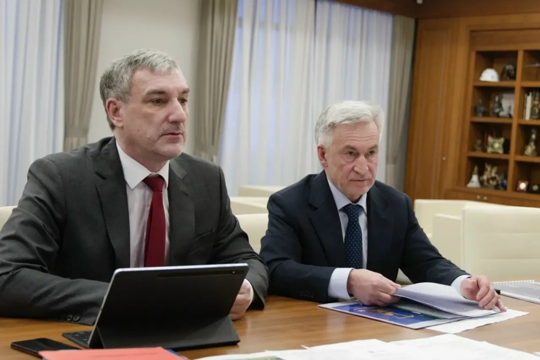 Глава Минстроя России Ирек Файзуллин провел рабочую встречу с Губернатором Амурской области Василием Орловым