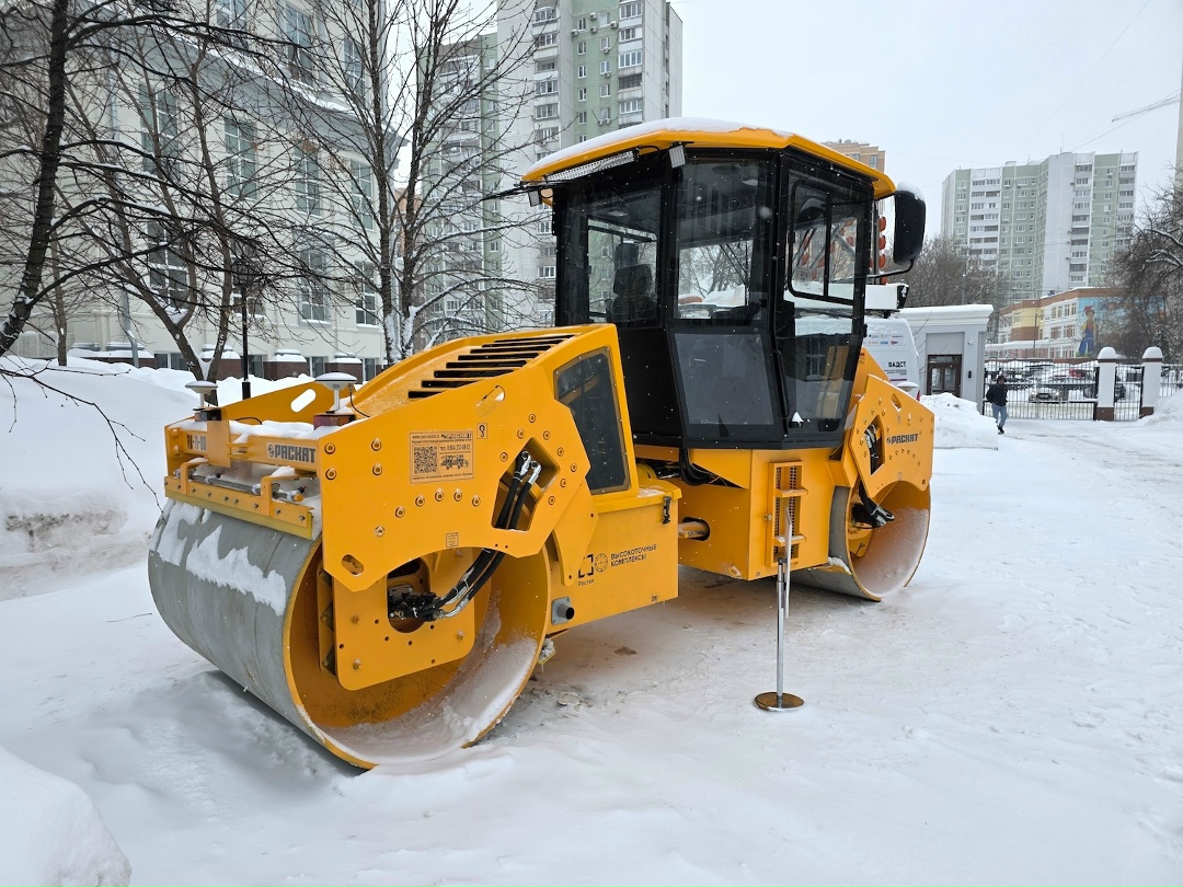 Вывезти снег ночью и не перебудить всю округу может новый электропогрузчик «Ант 1000Е»