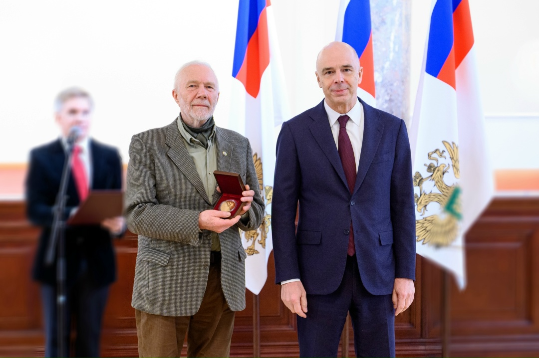 Антон Силуанов вручил ведомственные награды российским художникам-ювелирам