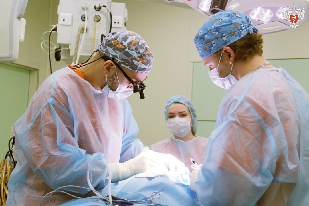 Врачи РДКБ Минздрава России удалили ребенку редчайшее образование за ухом