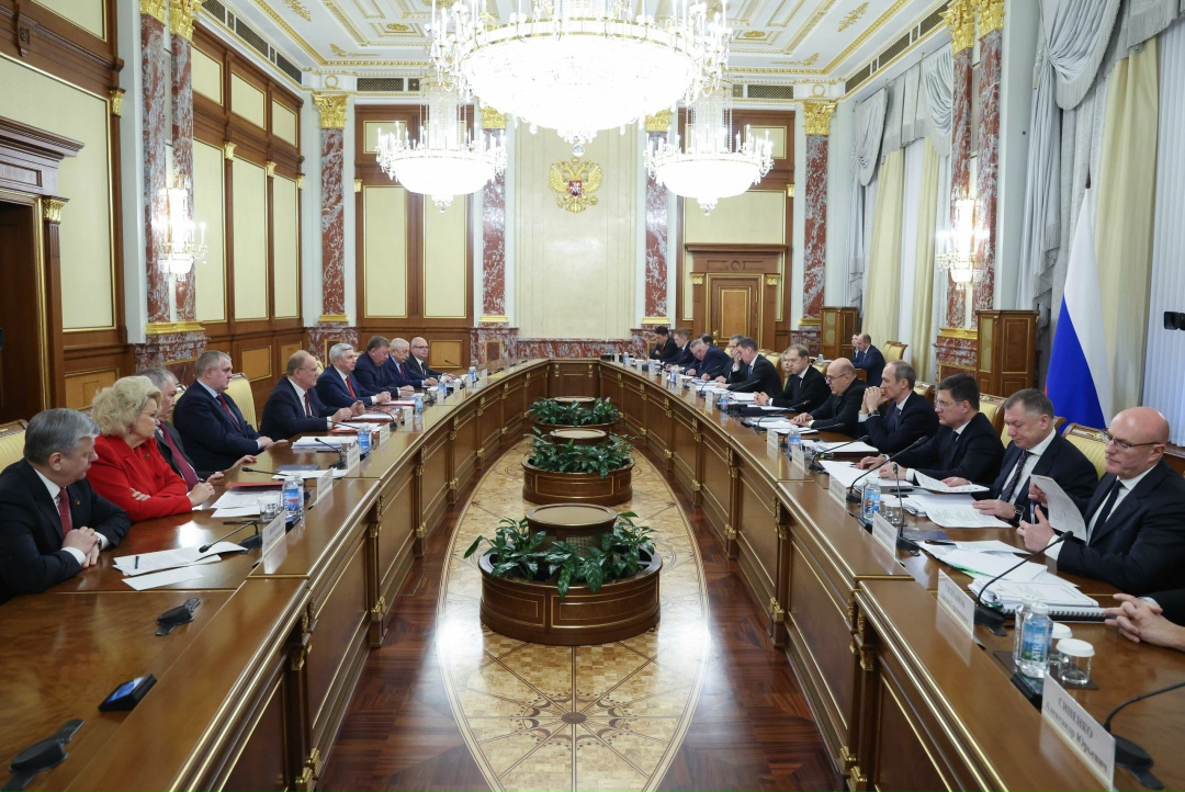 Михаил Мишустин в рамках подготовки к ежегодному отчету Правительства в Государственной Думе встретился с депутатами фракции КПРФ.