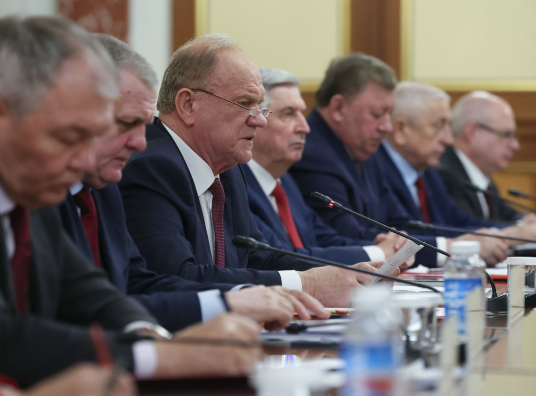 Михаил Мишустин в рамках подготовки к ежегодному отчету Правительства в Государственной Думе встретился с депутатами фракции КПРФ.