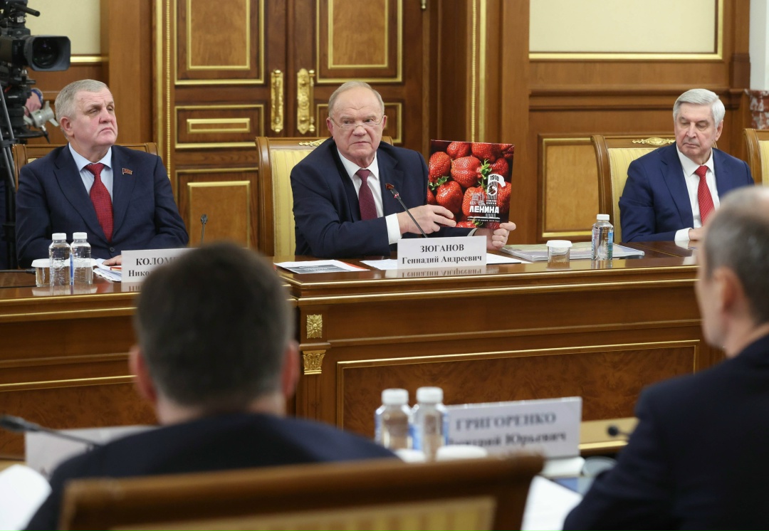 Михаил Мишустин в рамках подготовки к ежегодному отчету Правительства в Государственной Думе встретился с депутатами фракции КПРФ.