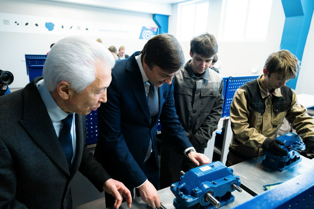 Сергей Кравцов посетил кластер «Профессионалитета» в Тверском политехническом колледже.