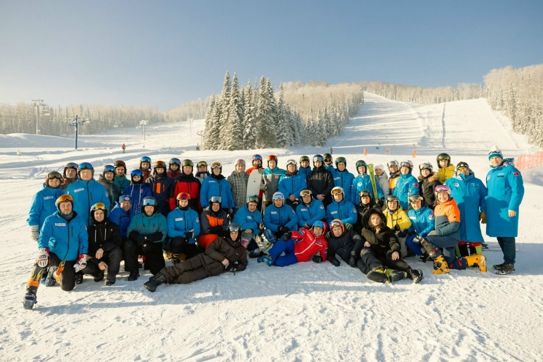 Каждая секунда на счету! Горнолыжники и сноубордисты Распадской активно тренируются, чтобы выступить на ежегодном турнире имени Андрея Севенюка.