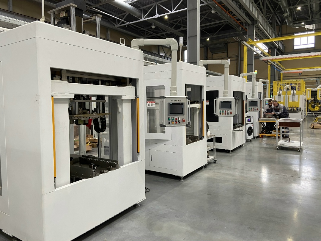 Для AURUS'а и для КАМАЗа В новом производственном комплексе «Муромского машиностроительного завода» во Владимирской области наладили производство новых…