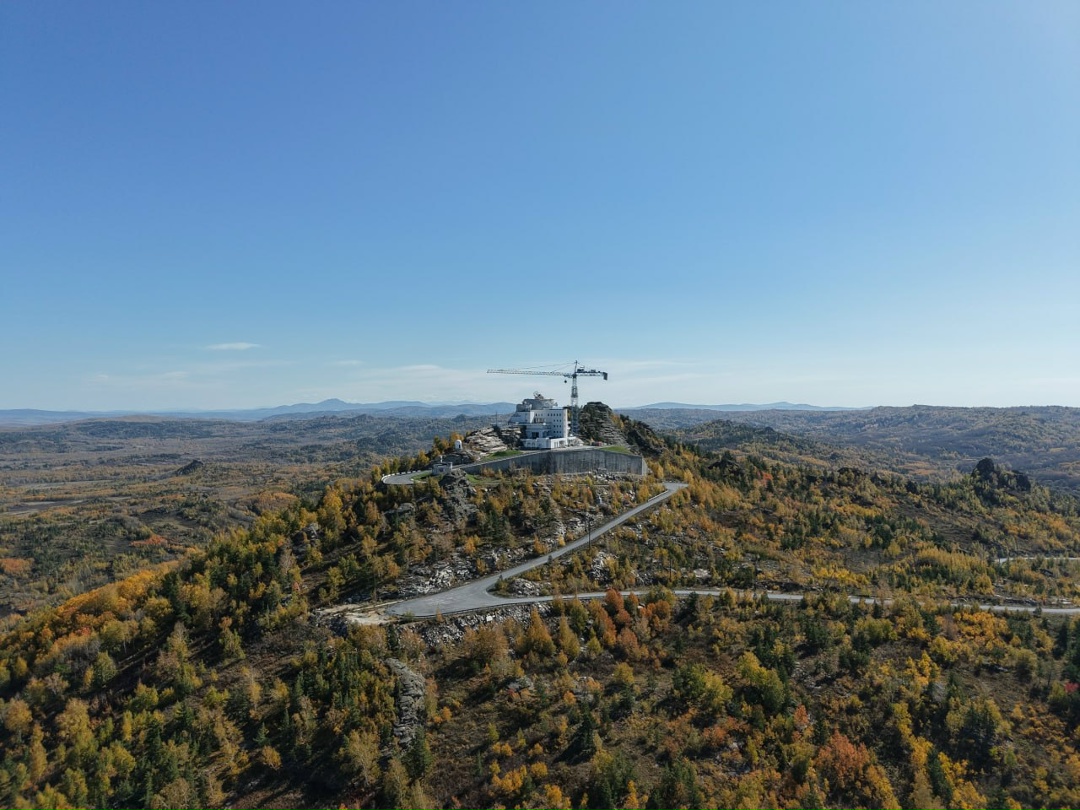 Ростех изготовил и испытал трехтонное зеркало для гигантского телескопа, чтобы рассматривать космический мусор