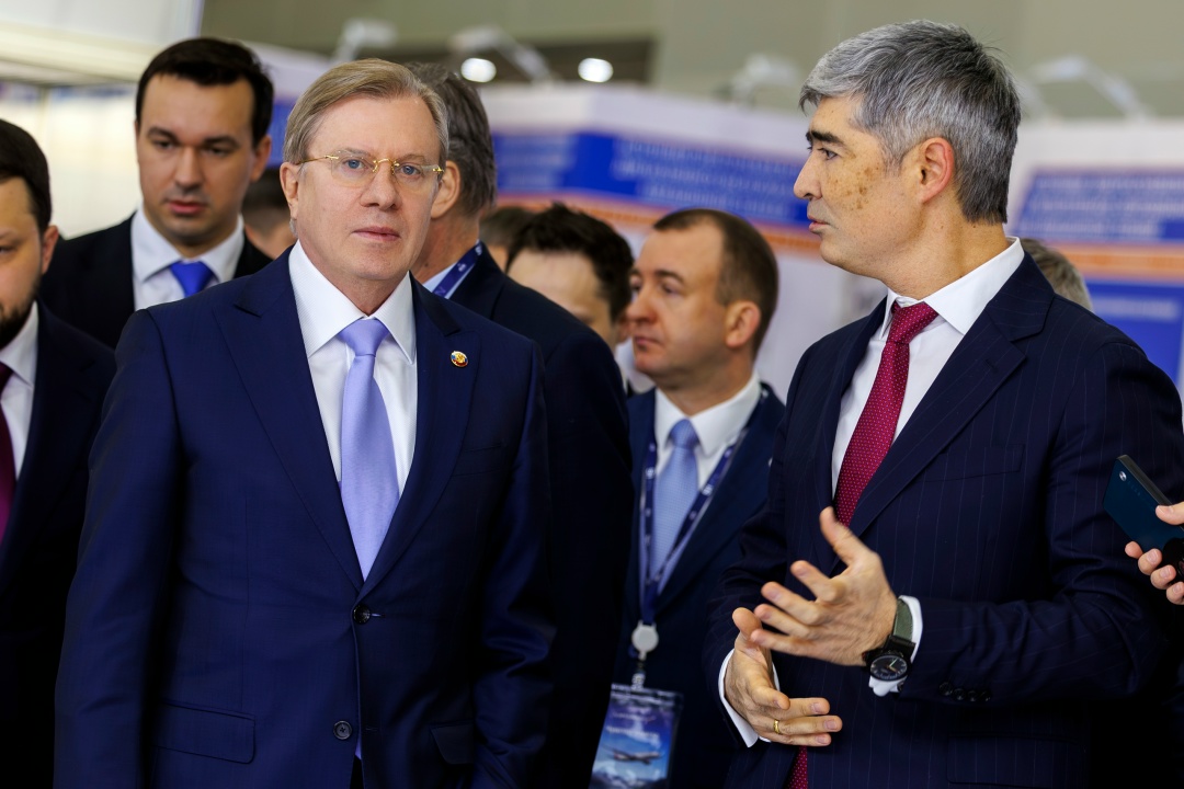 Виталий Савельев принял участие в работе Национального авиационного инфраструктурного салона.