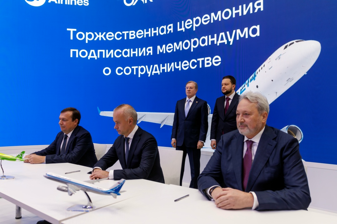 Виталий Савельев принял участие в работе Национального авиационного инфраструктурного салона.