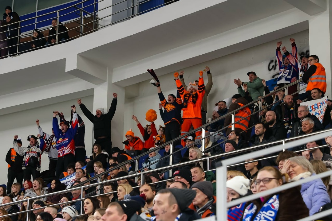 И курьёз, и всерьёз! Перед паузой в регулярном чемпионате Металлург взял свои два очка, обыграв в Тольятти «Ладу» — 3:2