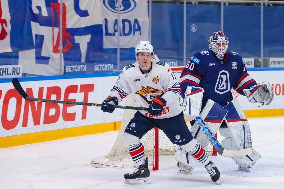 И курьёз, и всерьёз! Перед паузой в регулярном чемпионате Металлург взял свои два очка, обыграв в Тольятти «Ладу» — 3:2