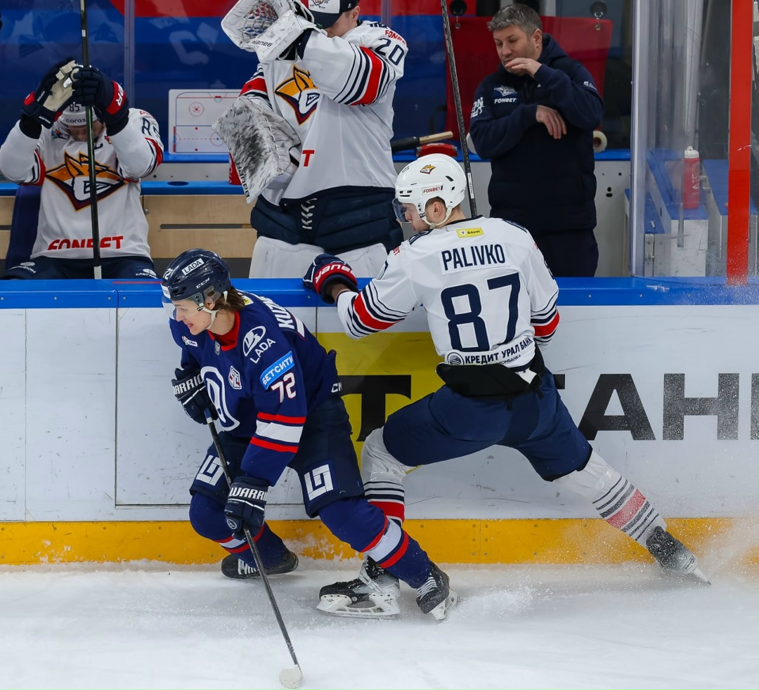 И курьёз, и всерьёз! Перед паузой в регулярном чемпионате Металлург взял свои два очка, обыграв в Тольятти «Ладу» — 3:2