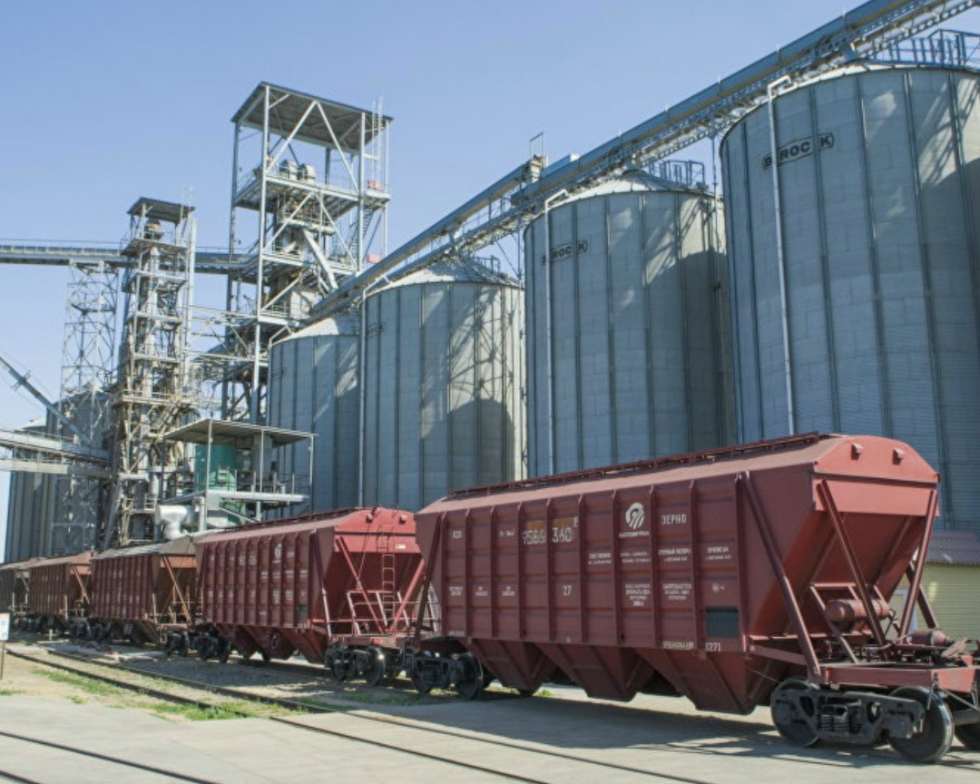 На основе имеющихся лайнапов в глубоководных портах, прогноз экспорта пшеницы в феврале составляет около 3,3 млн т, что существенно выше, чем в феврале…