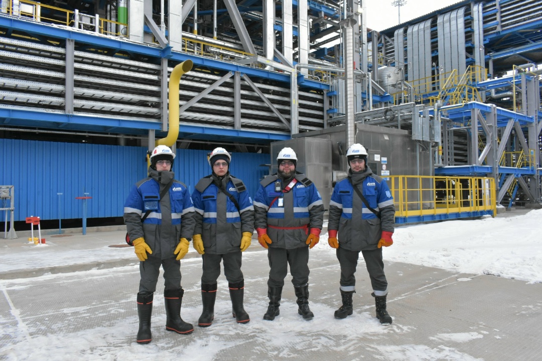 ЗНАКОМСТВО С ПРОИЗВОДСТВОМ Как начинает свой трудовой путь на Амурском ГПЗ молодой работник производственного подразделения