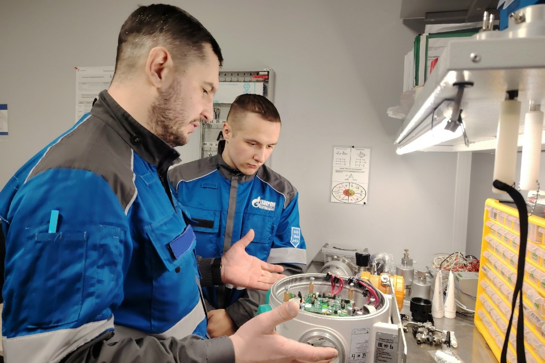 ЗНАКОМСТВО С ПРОИЗВОДСТВОМ Как начинает свой трудовой путь на Амурском ГПЗ молодой работник производственного подразделения