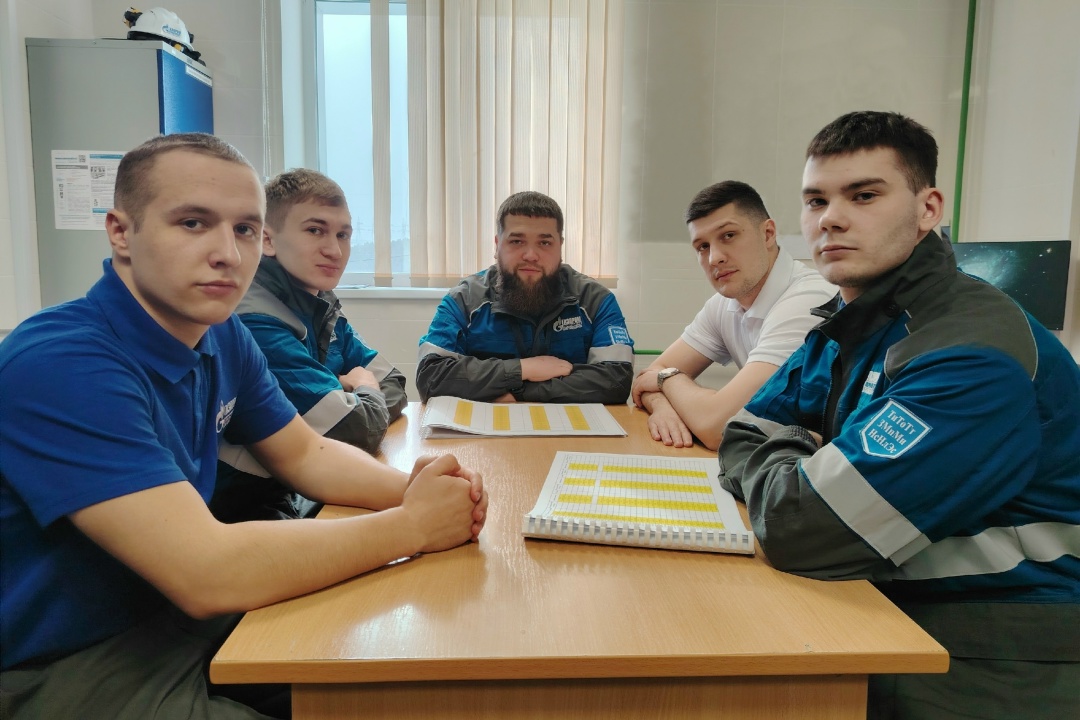 ЗНАКОМСТВО С ПРОИЗВОДСТВОМ Как начинает свой трудовой путь на Амурском ГПЗ молодой работник производственного подразделения