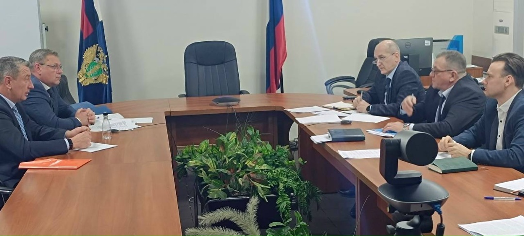 Управление по надзору за объектами нефтегазового комплекса Ростехнадзора провело рабочее совещание с участием представителей Северо-Уральского и…