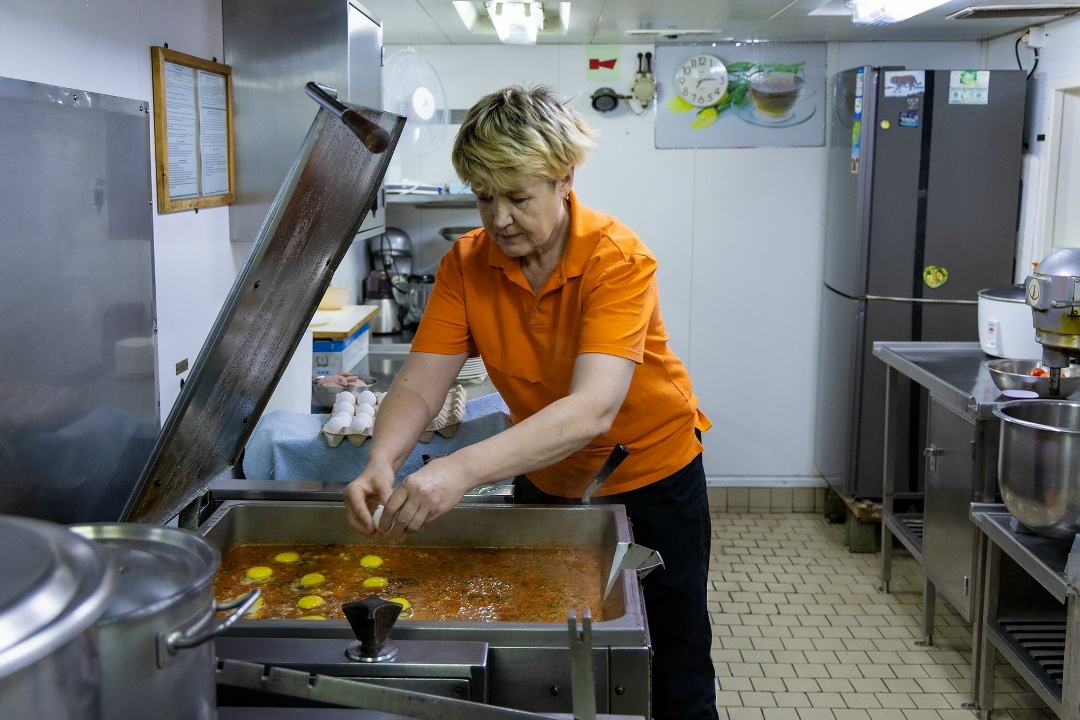 Работа на судне – это почти как удалёнка. Ты одновременно и на рабочем месте, и дома.