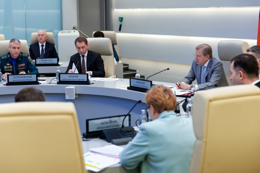 Виталий Савельев провел заседание правкомиссии по ликвидации последствий чрезвычайной ситуации в Керченском проливе.