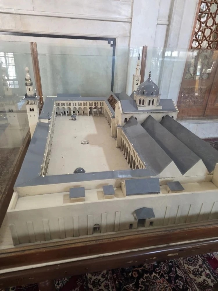 Глава Минстроя России Ирек Файзуллин в рамках официального визита в Сирию посетил Мечеть Омейядов