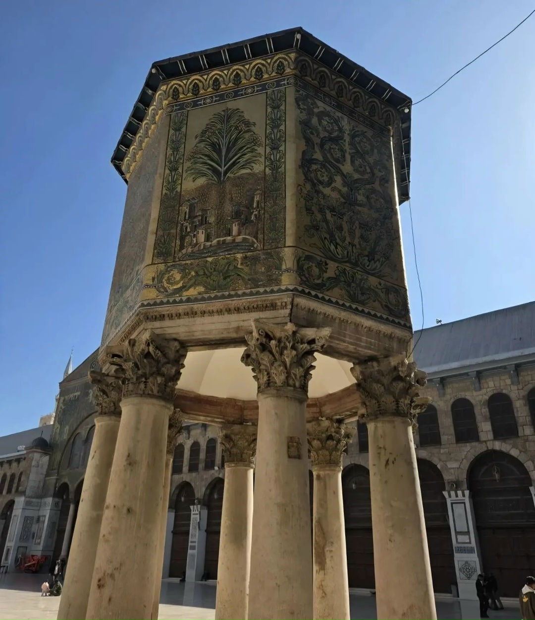 Глава Минстроя России Ирек Файзуллин в рамках официального визита в Сирию посетил Мечеть Омейядов