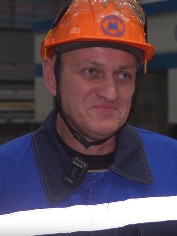 Непростое ремесло прокатчика Александр Кравченко работает в одиннадцатом листопрокатном цехе ПАО «ММК» с самого основания подразделения