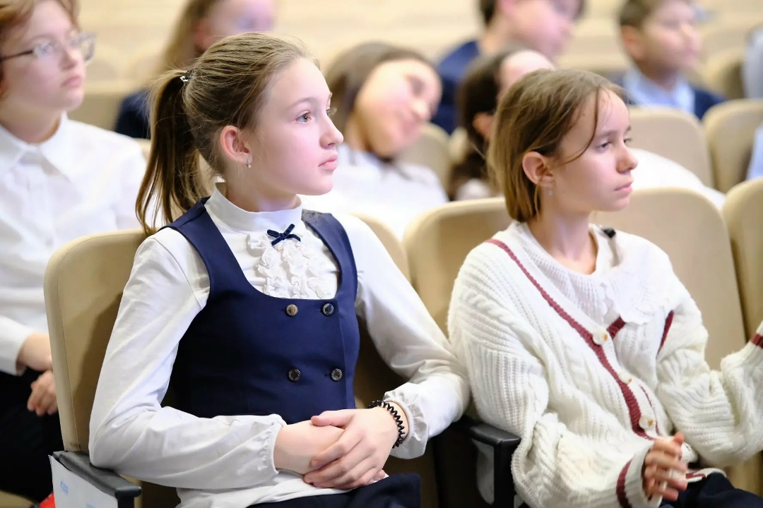 НЕСКУЧНО О НАУЧНОМ Работник Амурского ГПЗ стал участником школьного фестиваля «Нескучно о научном»