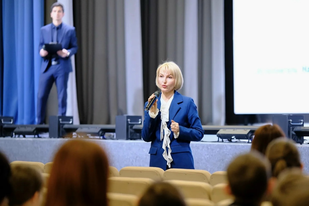 НЕСКУЧНО О НАУЧНОМ Работник Амурского ГПЗ стал участником школьного фестиваля «Нескучно о научном»