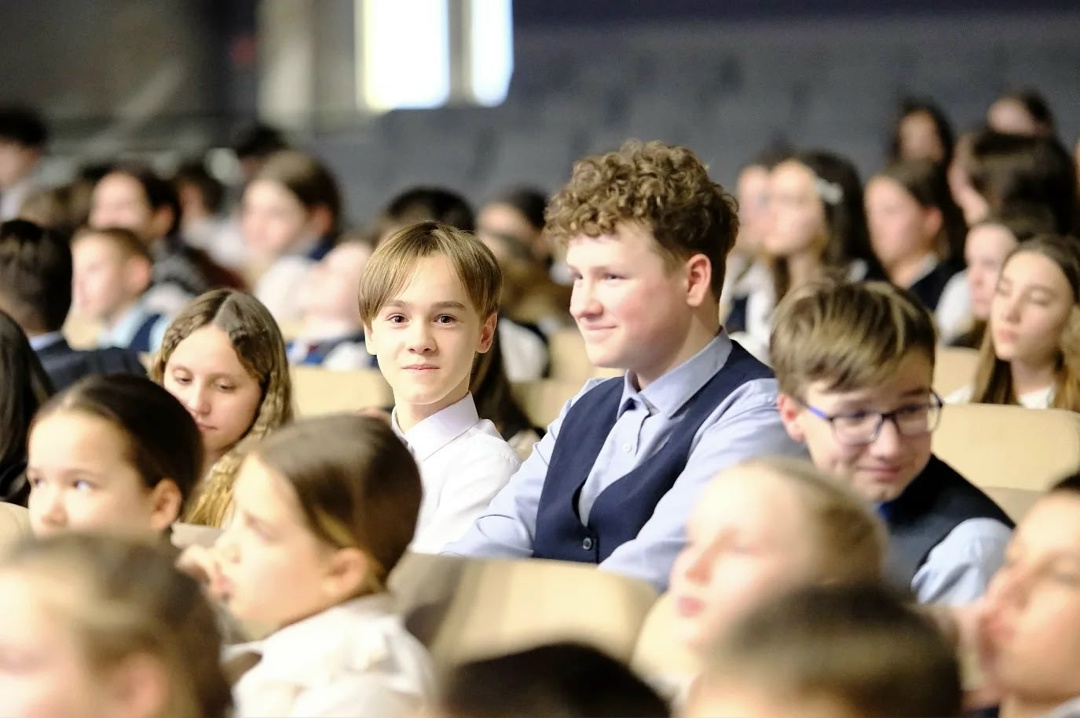 НЕСКУЧНО О НАУЧНОМ Работник Амурского ГПЗ стал участником школьного фестиваля «Нескучно о научном»