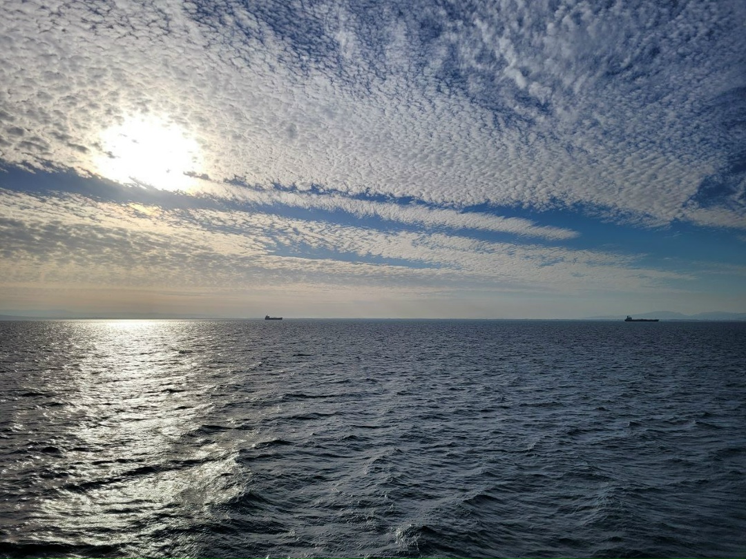 Калейдоскоп морских горизонтов Моторист-электрик с судна FESCO Николай Беляев за три месяца работы собрал для нас коллекцию самых безмятежных моментов из…