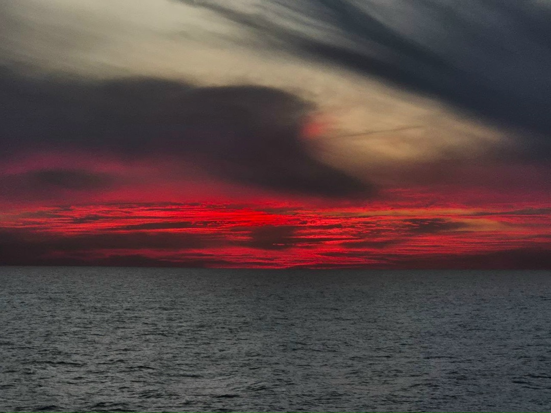 Калейдоскоп морских горизонтов Моторист-электрик с судна FESCO Николай Беляев за три месяца работы собрал для нас коллекцию самых безмятежных моментов из…