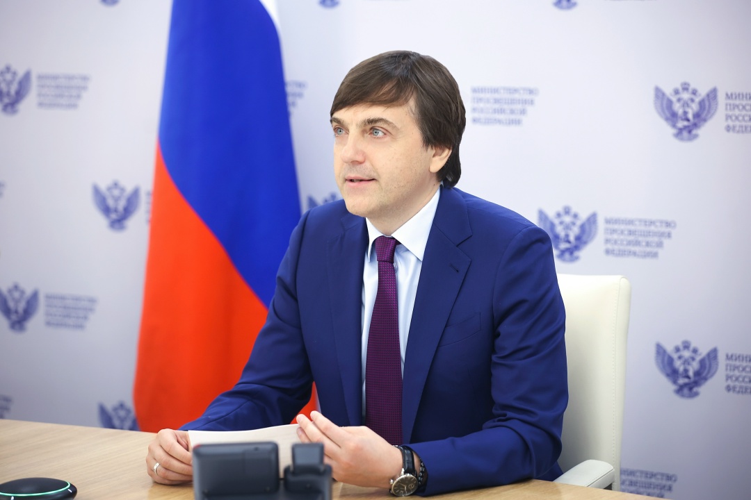 Сергей Кравцов поздравил школьников, студентов и преподавателей с Днем российской науки.