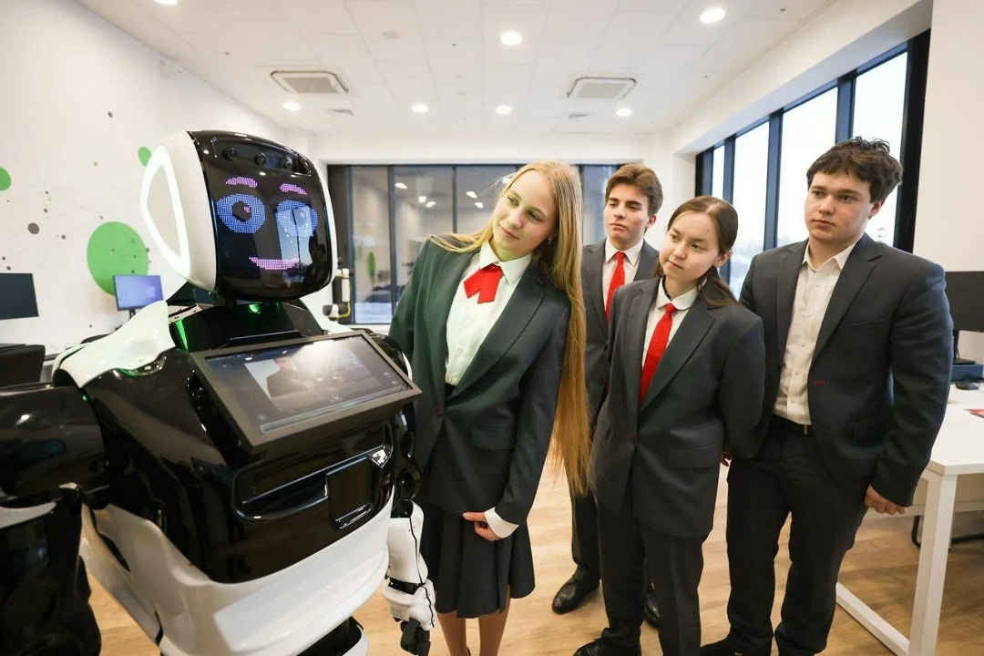 Роботы в деле! В 2026 году в Образовательном центре Когалыма открылась Лаборатория робототехники.