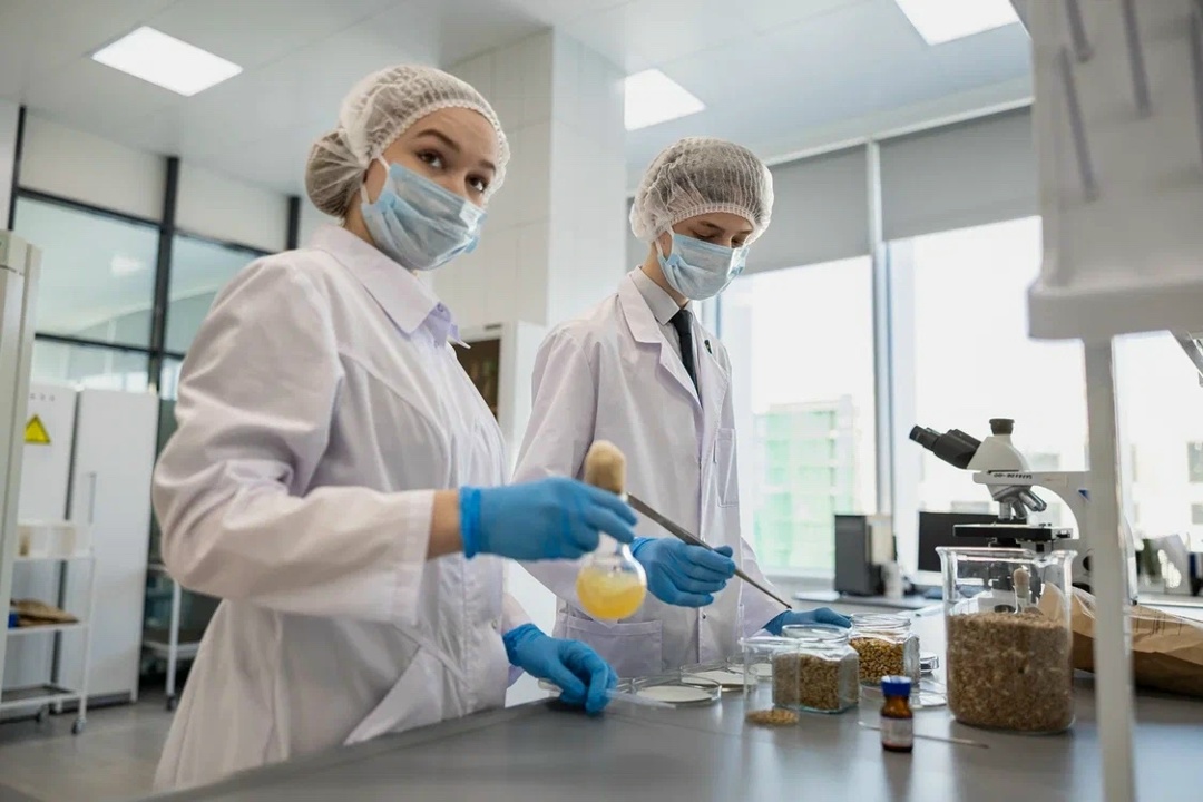 С Днём науки! Наука — это смелые идеи, открытия и непрерывное движение вперёд.