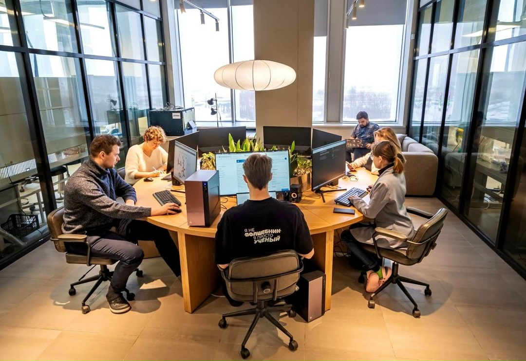 С Днём науки! Наука — это смелые идеи, открытия и непрерывное движение вперёд.