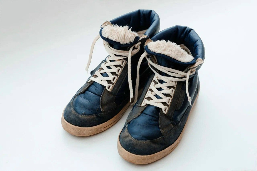 Выпускал ли ЛУКОЙЛ собственный бренд обуви?