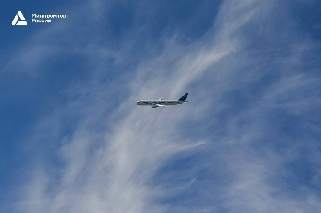 Уважаемые работники и ветераны гражданской авиации, поздравляем вас с профессиональным праздником!