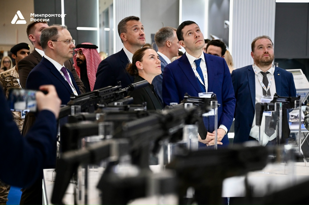 Антон Алиханов посетил World Defense Show 2026